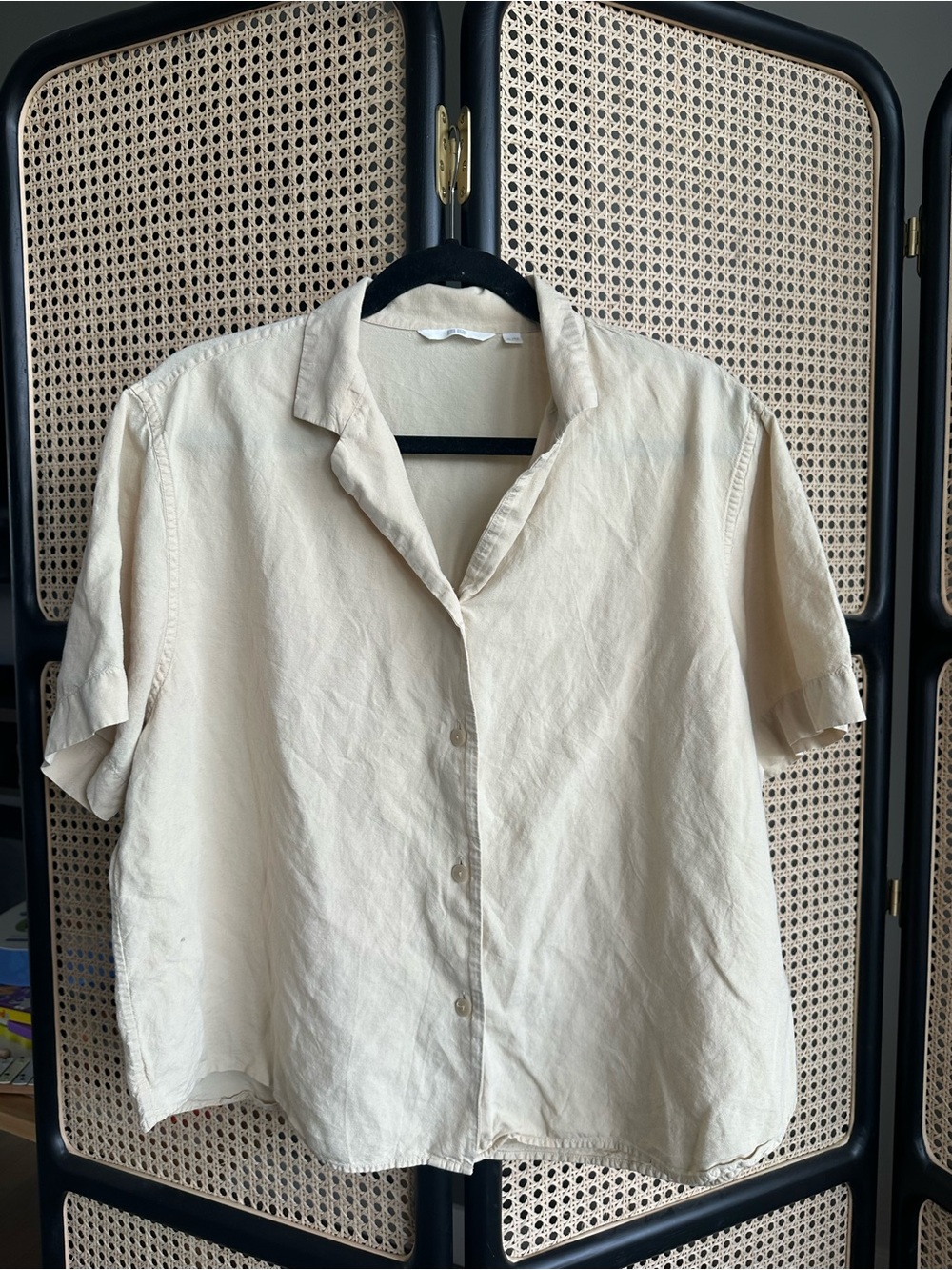 Uniqlo Short-Sleeve Button-Up Shirt in Taupe